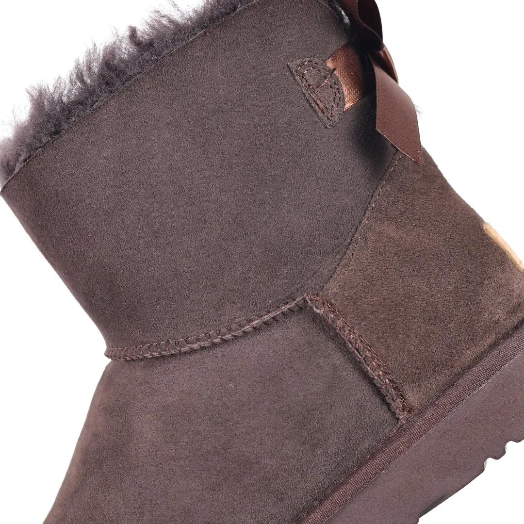 Pick up locally 💰600 Core recommended good price Independently developed original outsole and cashmere insole to keep you warm in winter and suitable for home use. In the new year, uug launched a style series, which is partially geared towards the preferences of young consumers and has also moved to the forefront of fashion trends. Shoe body material Water-repellent coated suede upper 17 mm UGGPURE™ implanted wool insole Lightweight non-slip comfortable rubber outsole With brand LOGO trademark Comes with a full set of packaging Size: 35 36 37 38 39 40